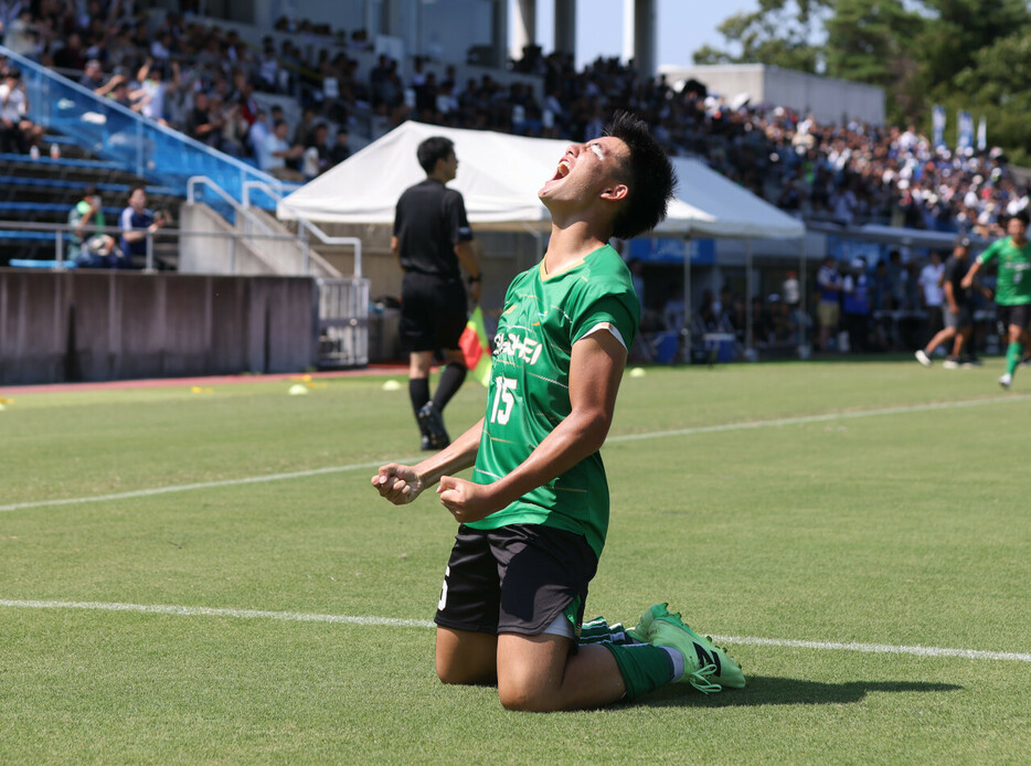 後半34分、決勝点を決めた昌平高FW鄭志錫(3年=FC LAVIDA出身)が歓喜の咆哮(Manabu TAKAHASHI)