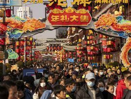 <p>Visitors at the Yuyuan Bazaar in Shanghai, China, on Sunday, Feb. 11, 2024.</p>