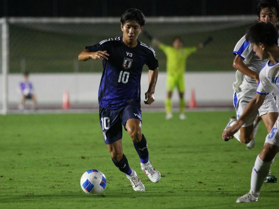 U-18日本代表の10番MF大谷湊斗(昌平高)はよりボールに係わって特長を発揮し、ゴールと白星をもたらす(Taro YOSHIDA)