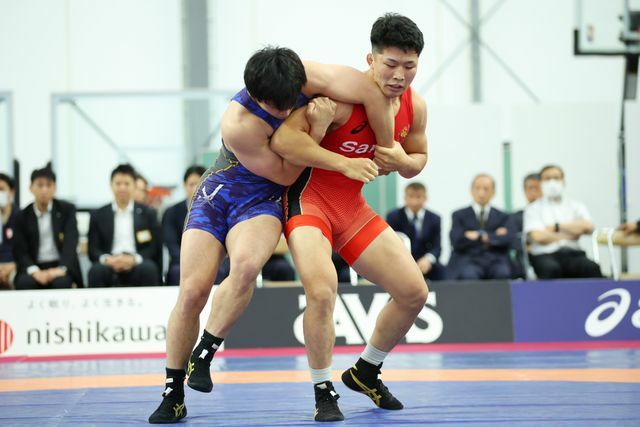 右が日下尚選手(写真:YUTAKA/アフロスポーツ）