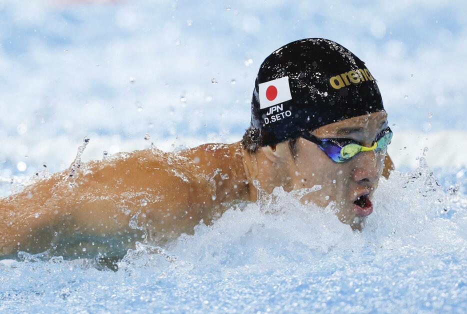 男子200メートル個人メドレー予選　バタフライで力泳する瀬戸大也＝パリ郊外（共同）