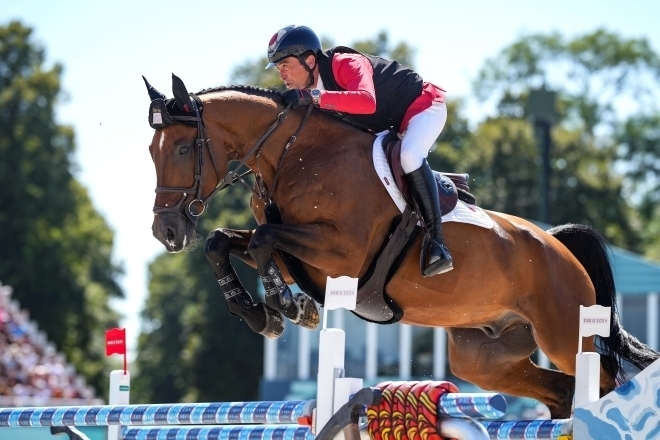 パリ五輪を駆け抜けた柴山と相棒「カラメルM&M号」。(C)Getty Images