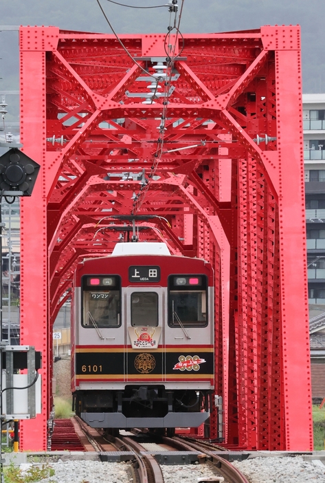 千曲川橋梁を渡る別所線