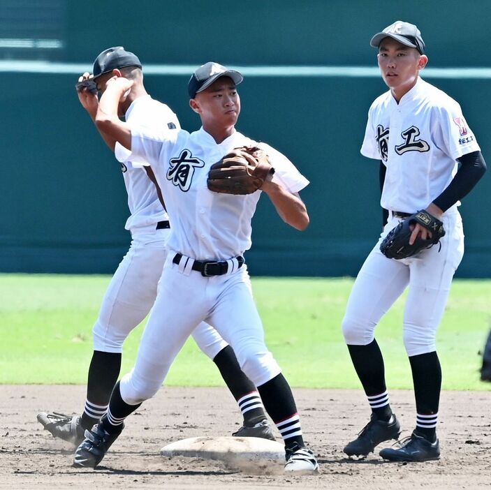 甲子園入りし調整する有田工の選手たち（撮影・永田浩）