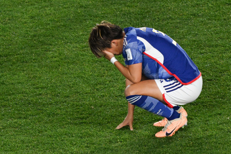 サッカー女子W杯オーストラリア・ニュージーランド大会、準々決勝、日本対スェーデン。敗戦に落胆する日本の選手（2023年8月11日撮影）。