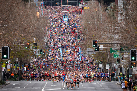 オーストラリア・シドニーで開催されたランニング大会に参加する人々（2023年8月13日撮影）。