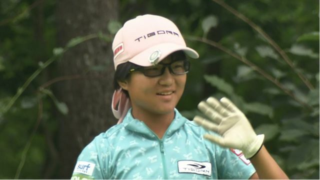 プロツアーデビュー戦も終始笑顔を見せた13歳の須藤弥勒選手