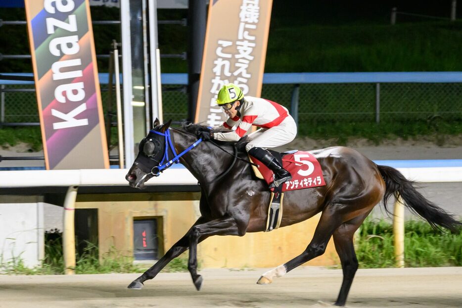 読売レディス杯・アンティキティラと多田羅誠也騎手 (C)石川県競馬事業局