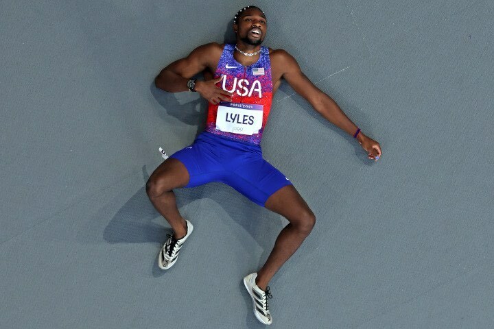 レース直後にトラックに倒れたライルズ。その姿は衝撃的だった。(C)Getty Images