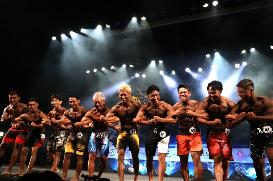 PRO PHYSIQUE部門、決勝ラストでのポーズダウン