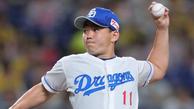 左肘に打球が当たり1回で降板した中日の小笠原慎之介投手(写真：時事)