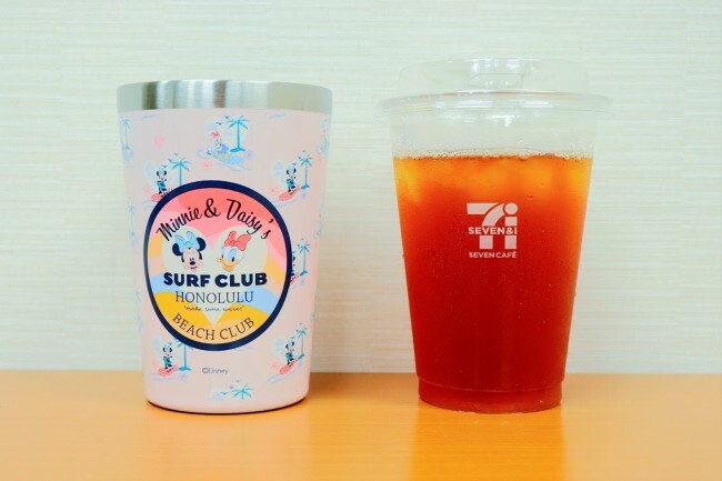 セブンのカップもすっぽり入るサイズ！　「Disney CUP COFFEE TUMBLER BOOK summer collection」（税込 3289円）