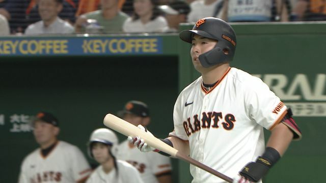 満塁のチャンスで打席に向かう浅野翔吾選手(画像：日テレジータス)