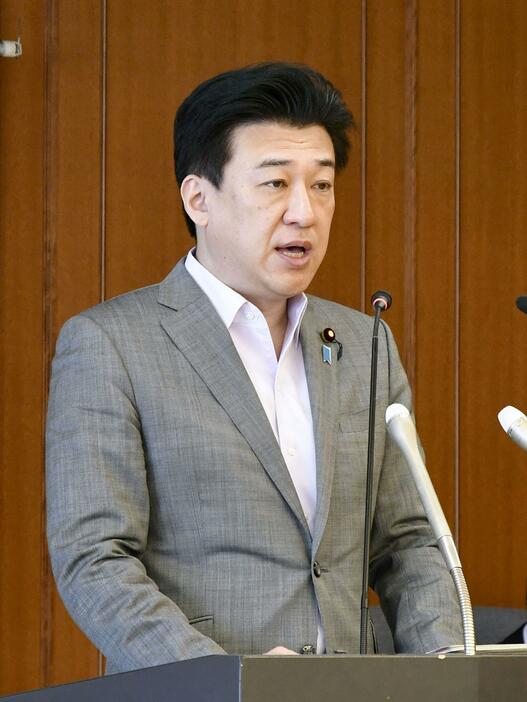 記者会見する木原防衛相＝8日午前、防衛省