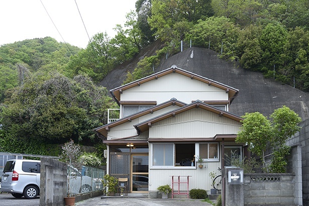 眉山の山裾という立地もあって、街なかとは思えないのどかささえ漂う