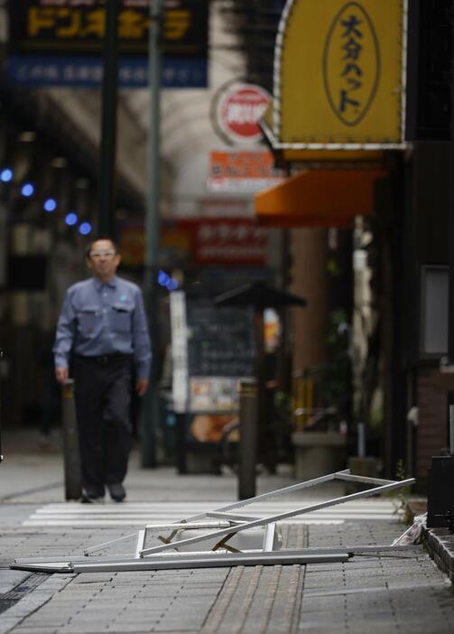 閑散とする大分市の市街地＝30日午前7時35分