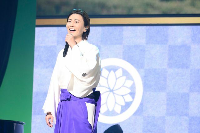 袴姿で演歌を披露（撮影：高田真希子）