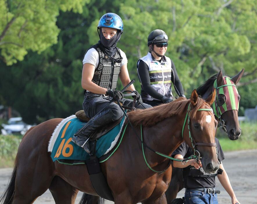 　ジョリーレーヌとのコンビで新潟２歳Ｓに臨む石川（手前）＝撮影・西岡正