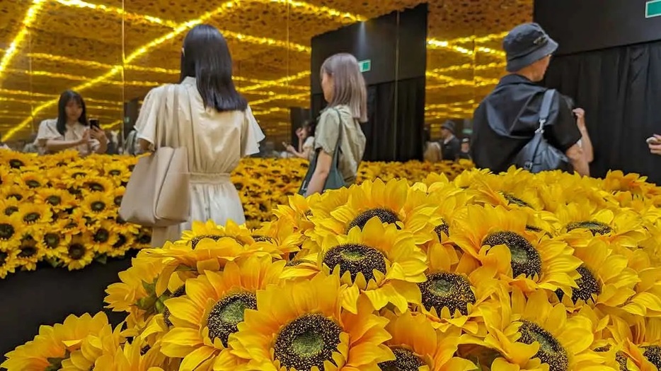 ゴッホの「ひまわり」をイメージした展示も