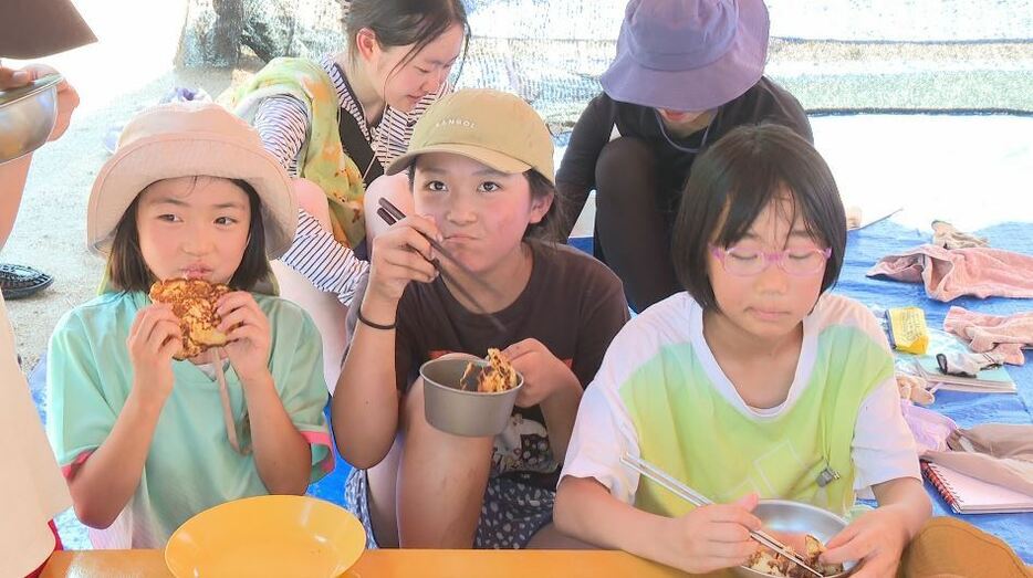 自分たちで調理したお菓子