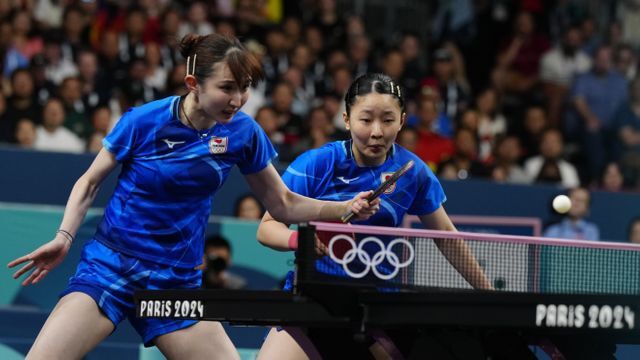 ダブルスの早田ひな選手・張本美和選手はフルゲームで敗戦（写真:AP/アフロ）