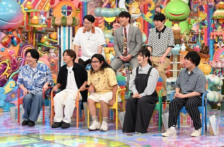 「アメトーーク！」に「大人数で前に出づらい芸人」として集結する（前列左から）相席スタート山添、ロッチ、蛙亭イワクラ、宮下草薙・草薙、（後列左から）男性ブランコ浦井、オズワルド畠中、空気階段・水川かたまり。(c)テレビ朝日系