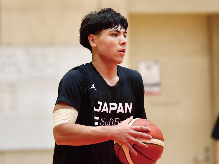 男子U18代表の強化合宿に参加しているシリル・ミュロ