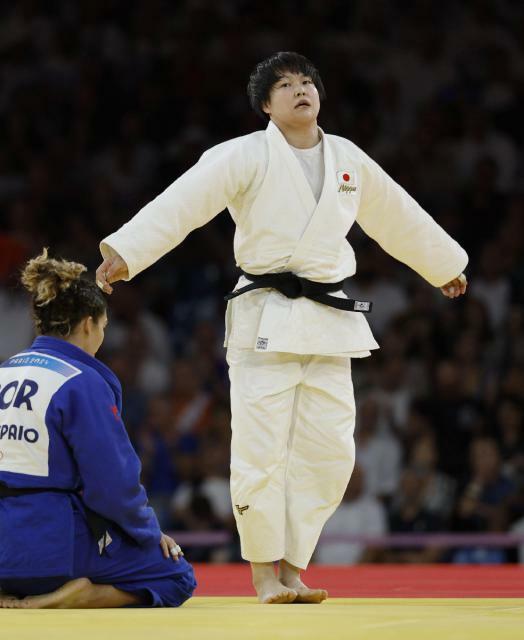 パリ五輪柔道女子７８キロ級３位決定戦でポルトガル選手に敗れた高山莉加選手＝１日、パリ