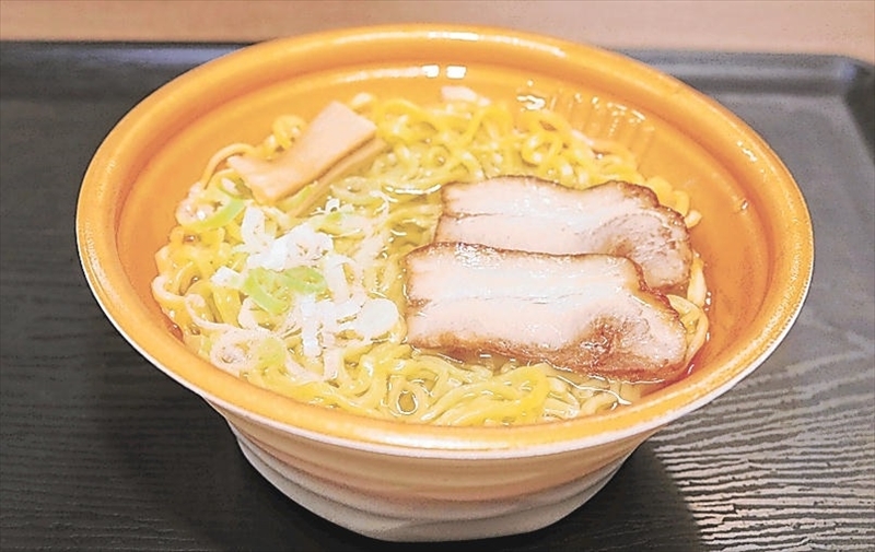 ファミリーマートが販売するレンジ麺「喜多方ラーメン」