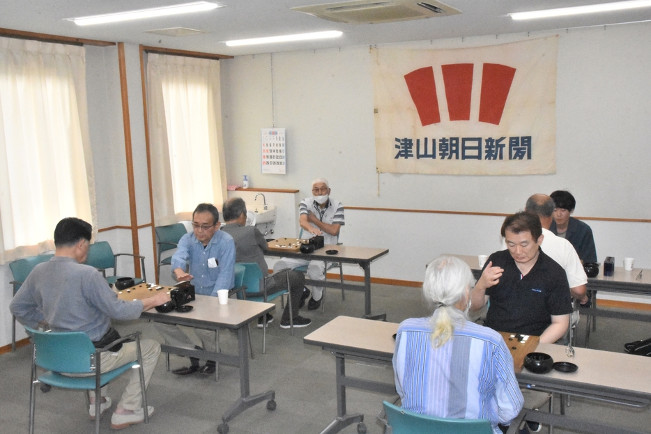 熱戦が繰り広げられたトーナメント戦=岡山県津山市で