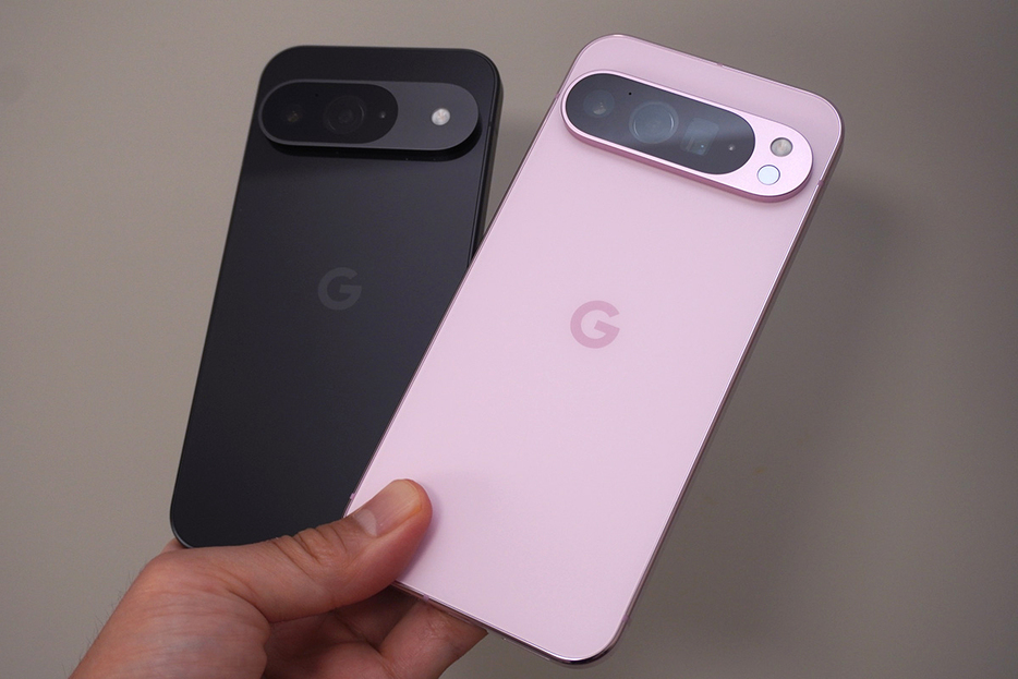 右が6.8インチのGoogle Pixel 9 Pro XL、左は6.3インチのGoogle Pixel 9。Googleストアの販売価格は9 Pro XLが税込17万7900円から、9は税込12万8900円から