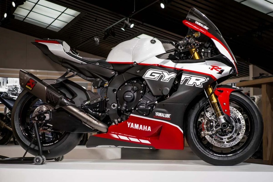 GYTR R1 Pro 25th Anniversary [YAMAHA] 初代R1カラーにちなんだカラーがインパクト大。中身は最新のレーススペックで、SBKレーサーとほぼ同じ仕様になっている。