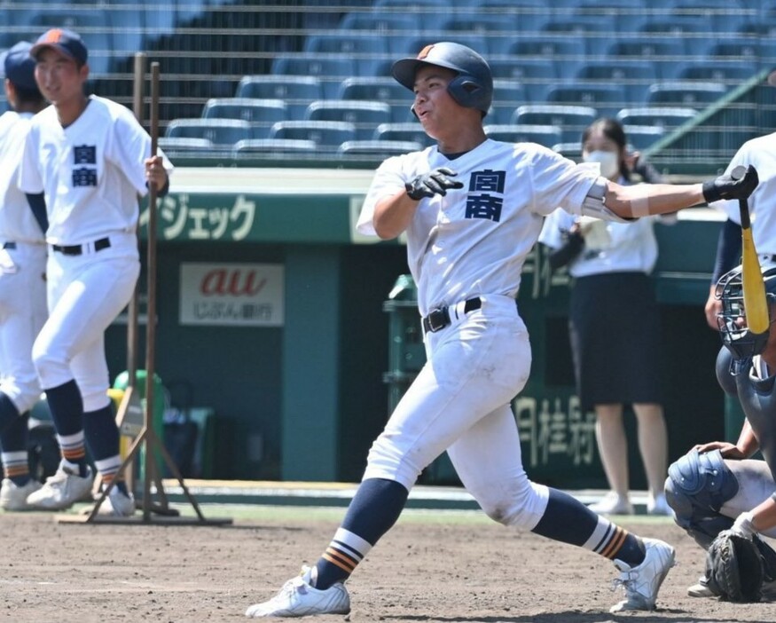 甲子園で打撃練習をする宮崎商の選手たち（撮影・永田浩）