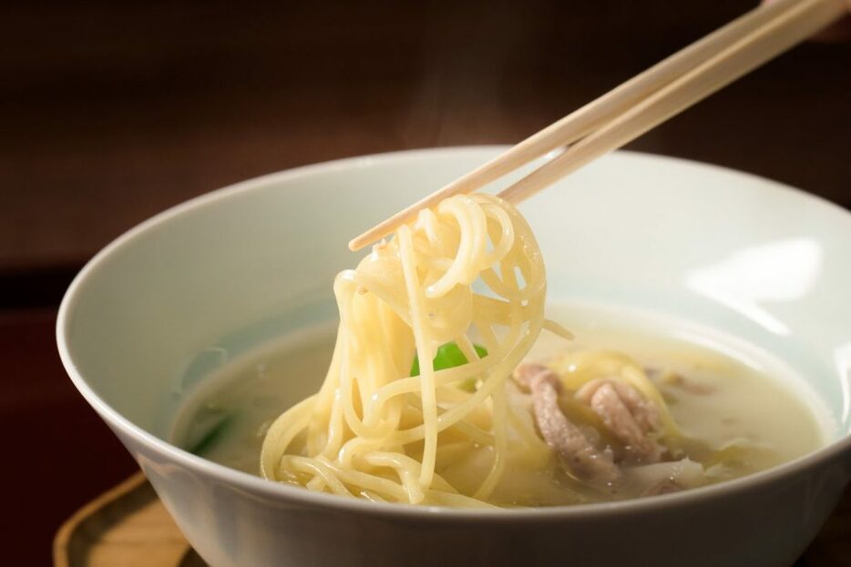 「はしづめ製麺」のコシのある麺だからこのスープが活きる