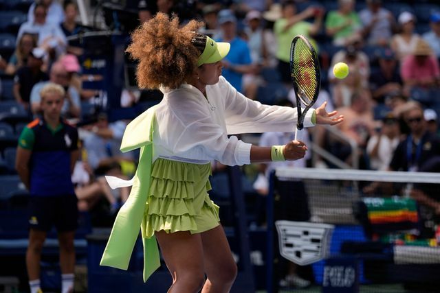 かわいい衣装で登場したテニスの大坂なおみ選手(写真：AP/アフロ)