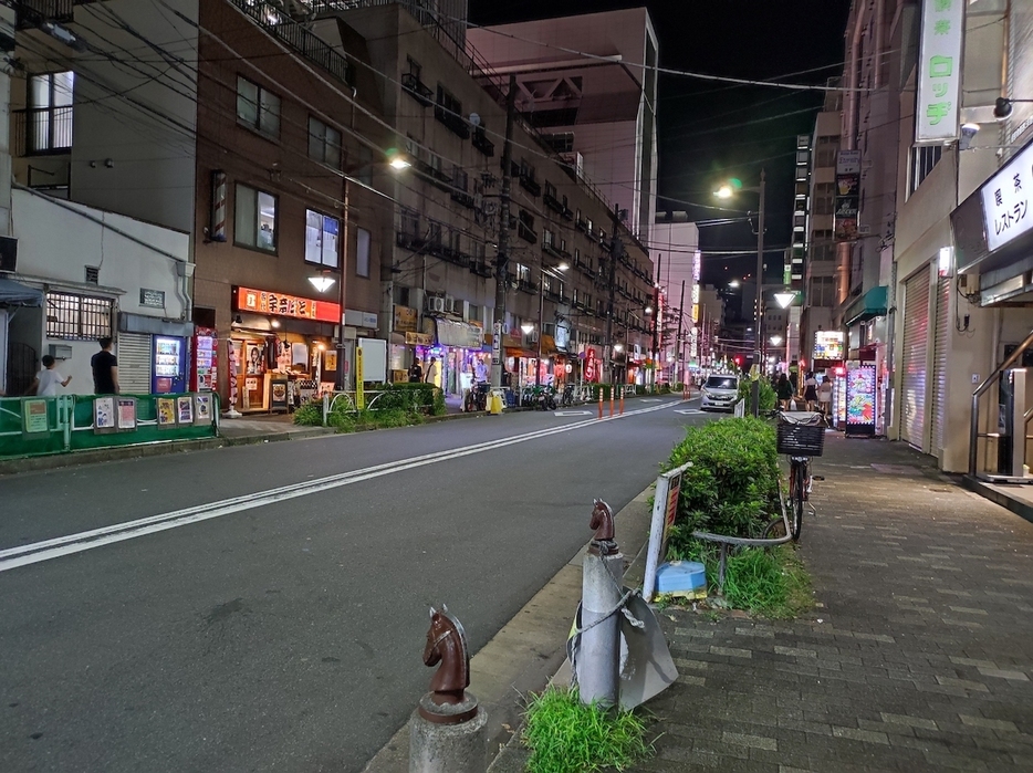 西側から見た夜のダービー通り。ちょうど「錦糸町マルイ」の裏側にあたる