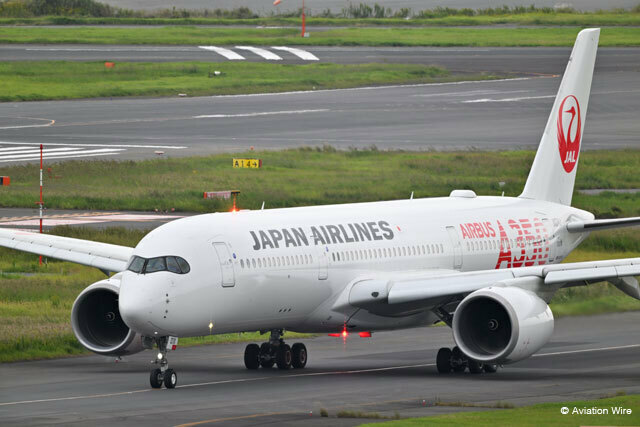 JALの那覇発羽田行き深夜臨時便に投入されたA350-900初号機＝PHOTO: Yusuke KOHASE/Aviation Wire