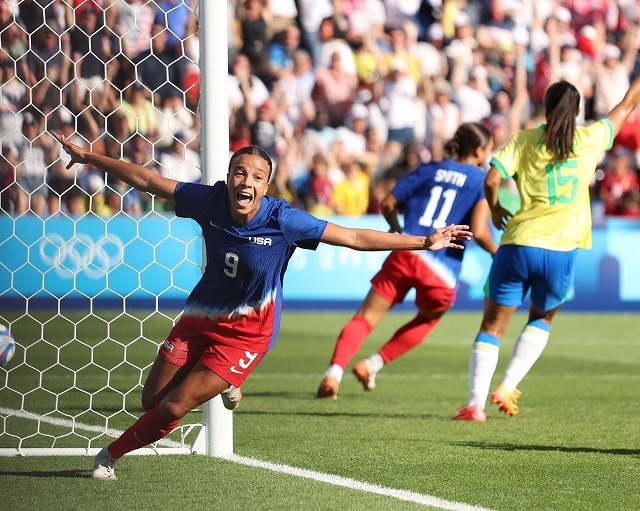 決勝点をマークしたスワンソン。（C）Getty Images