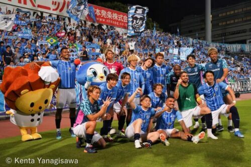 首位に浮上した横浜FC（撮影は第23節秋田戦後） [写真]＝柳澤健太