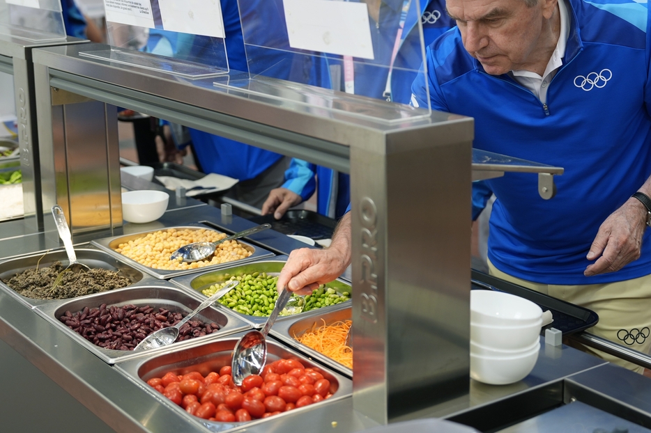 アスリートたちが日々得ている選手村の食事はクレームが止まらない異常事態となっている。(C)Getty Images