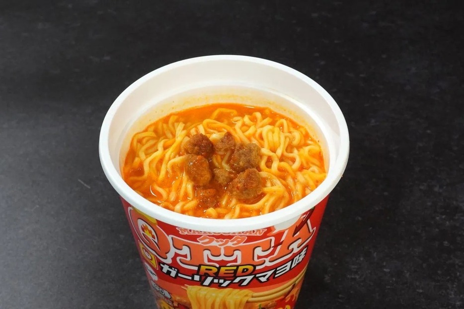 スープを飲んでみるとマヨの風味が前面に出ていて、独特のマイルドな風味