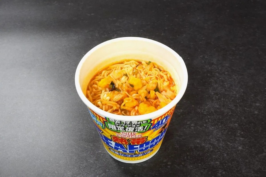 麺をすすると、スープのスパイシー感が増し、より刺激的な味わいになるのが面白い