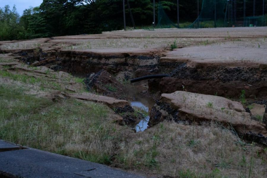 液状化していまだに使えない輪島高校の練習場