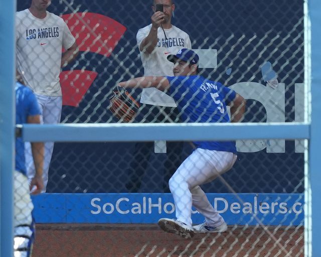 前日の試合前に右肘手術後初めてブルペンで投球をした大谷翔平選手(写真：日刊スポーツ/アフロ)