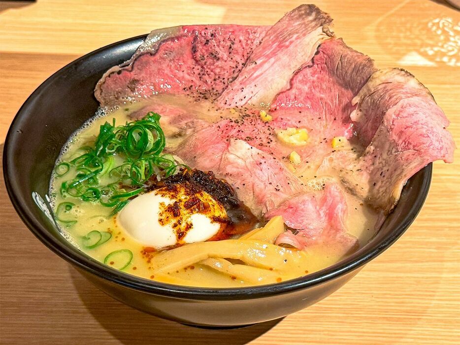 ラーメン国技館　舞：『ひるがお』の「特選和牛チャーシュー白湯麺」　撮影：山川大介