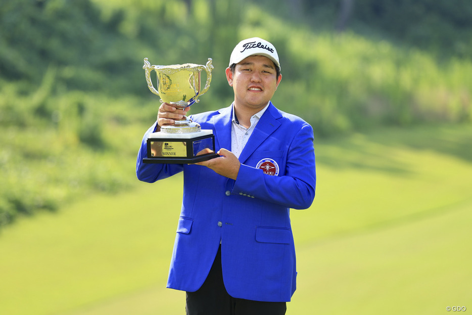 米澤蓮が逆転でツアー2勝目をあげた