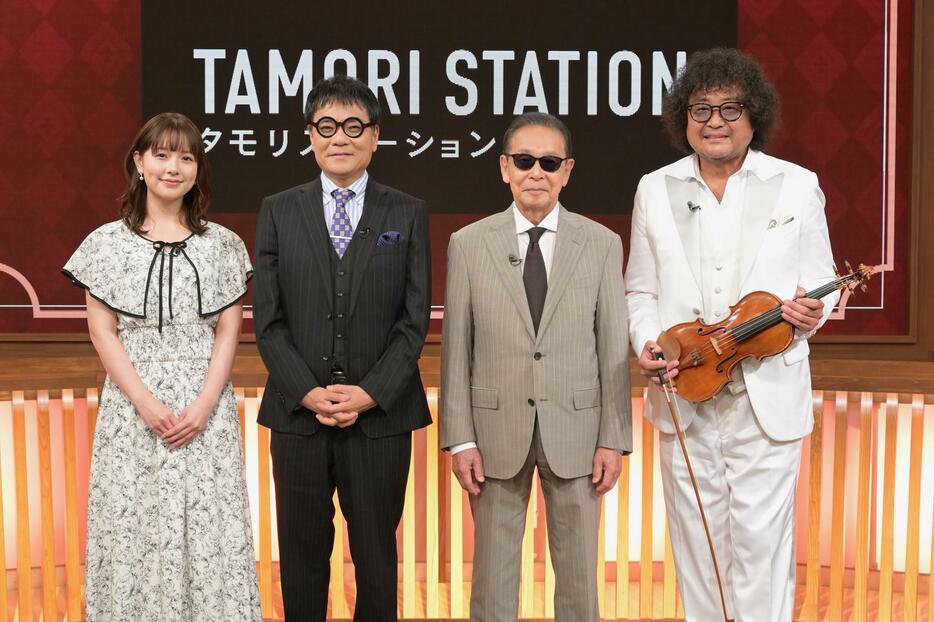 8月17日放送の「タモリステーション」に出演する（左から）渡辺瑠海アナウンサー、いとうせいこうさん、タモリさん、葉加瀬太郎さん＝テレビ朝日提供