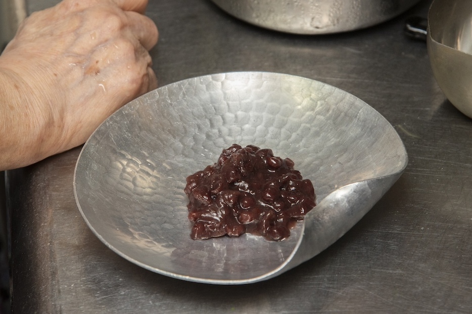 小豆は氷の上にも、底にもたっぷり！