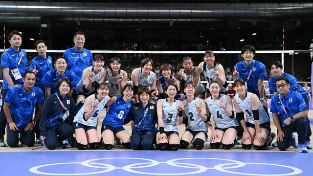 ケニア戦を勝利したバレーボール女子日本代表（写真:ロイター/アフロ）