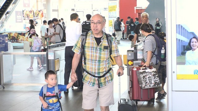 お盆のUターンピーク　JR高松駅